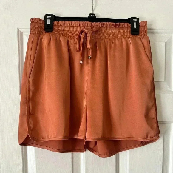 entro Pants - Satin Shorts